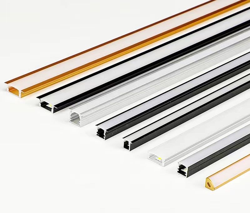 CE RoHS LED โปรไฟล์อลูมิเนียมเชิงเส้นแสงล้างมิลค์กี้ฝาท้ายคลิปใต้ชั้นวางตู้